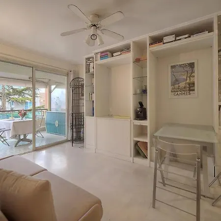 One Bed In The Center Of - 2198 Cannes