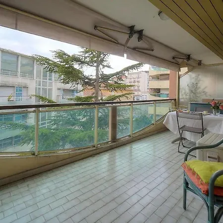 One Bed In The Center Of - 2198 Cannes