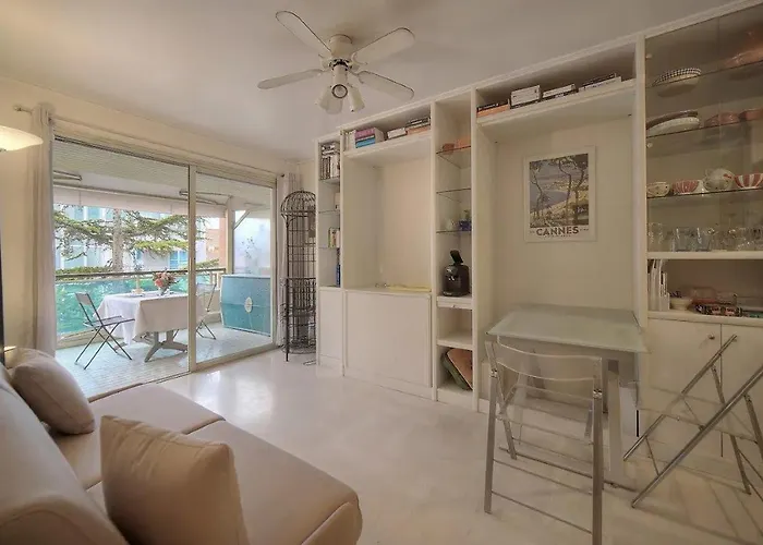 One Bed In The Center Of - 2198 Cannes