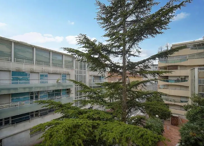 One Bed In The Center Of - 2198 * Cannes