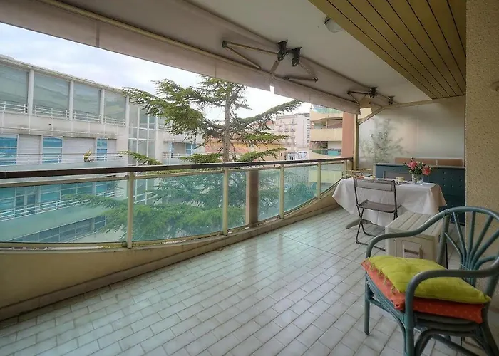 One Bed In The Center Of - 2198 Cannes